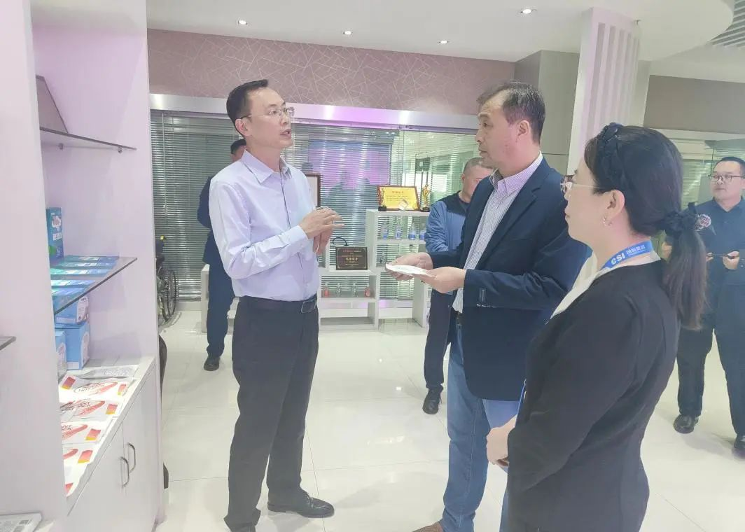 A delegation led by Gao Jianguo, a specially invited consulting expert from the China Association of Social Workers, conducted a research visit to military entrepreneurship enterprises in Suzhou an...